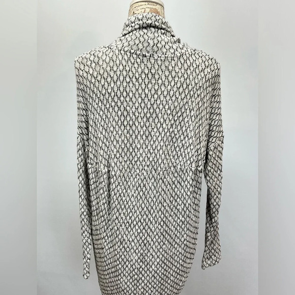 AKEMI & KIN for ANTHROPOLOGIE Gray print high-low cowl neck sweater size XS. - Picture 6 of 15